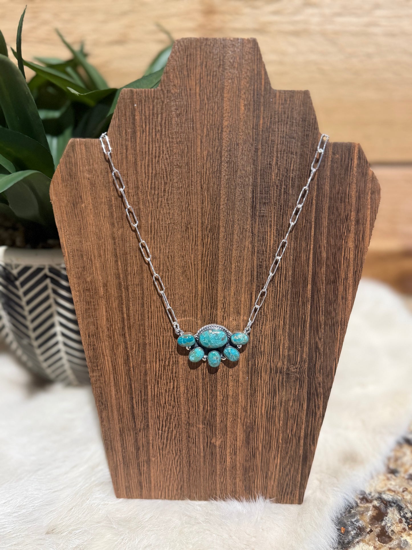 SMALL HALF TURQUOISE CLUSTER NECKLACE