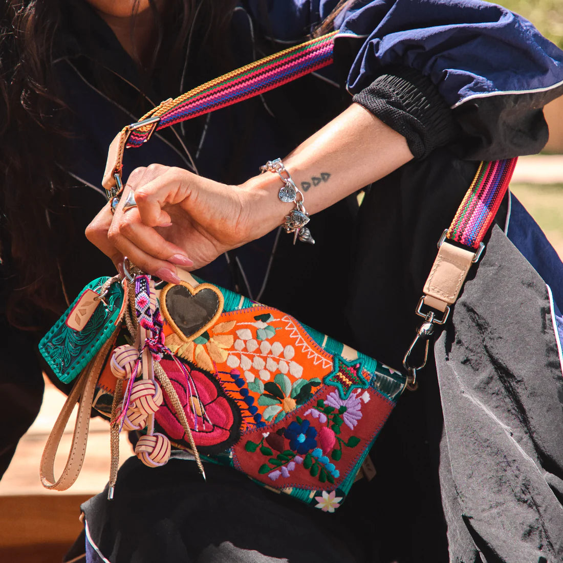 DEZI UPTOWN CROSSBODY