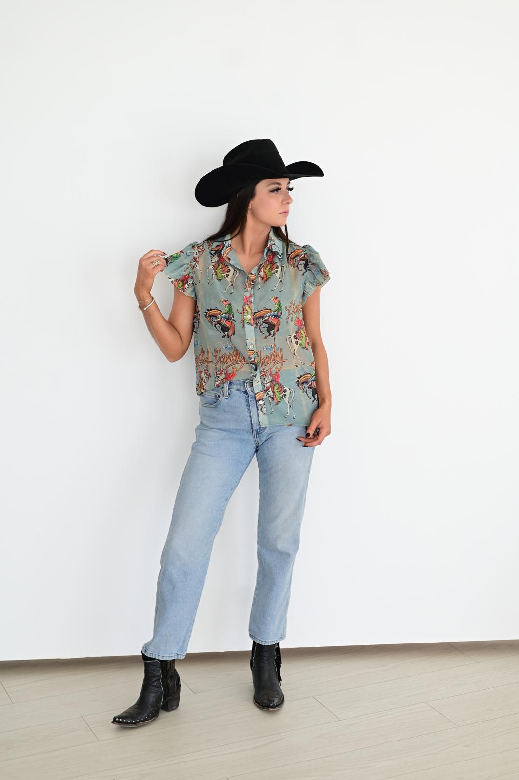 HOWDY FLUTTER SLEEVE BLOUSE