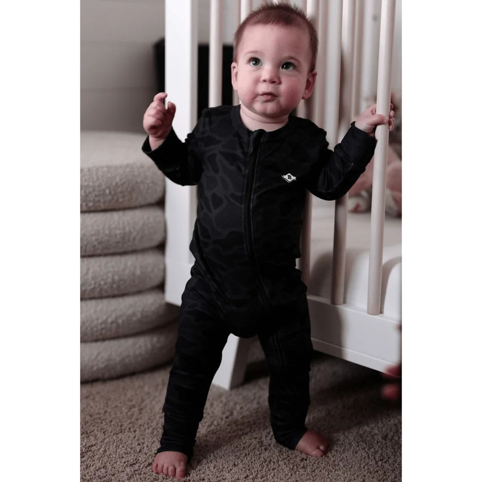 BLACK CAMO ZIP UP