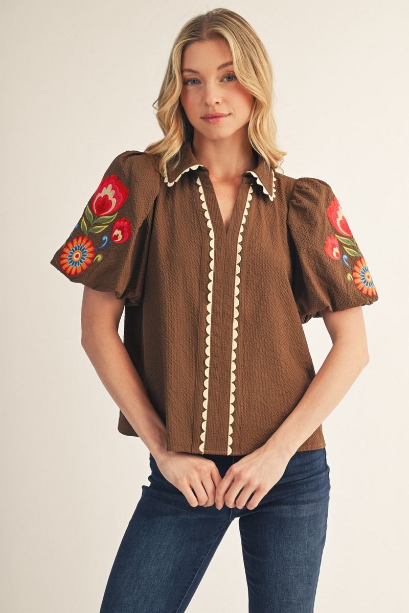EMB TRIM SCALLOP BROWN  TOP
