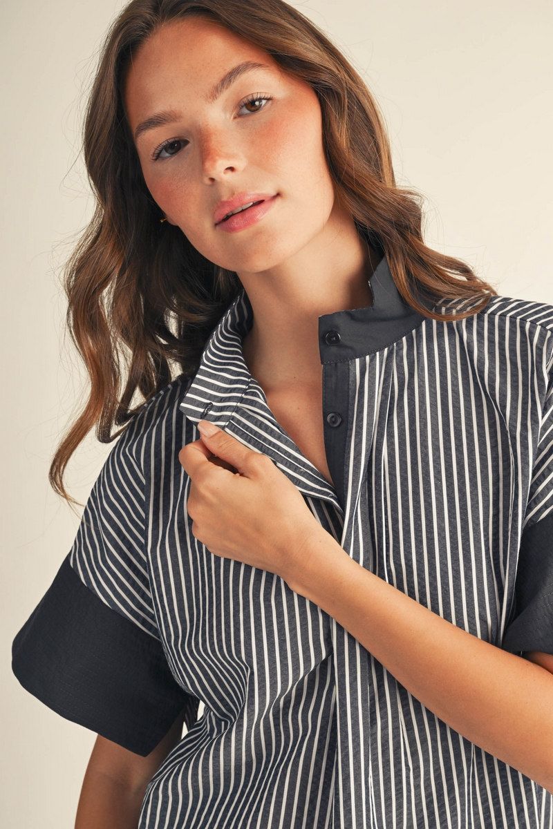 NECKLINE NAVY SS TOP