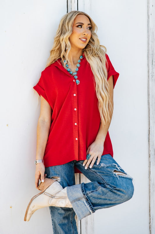 RED COLLAR BUTTON UP