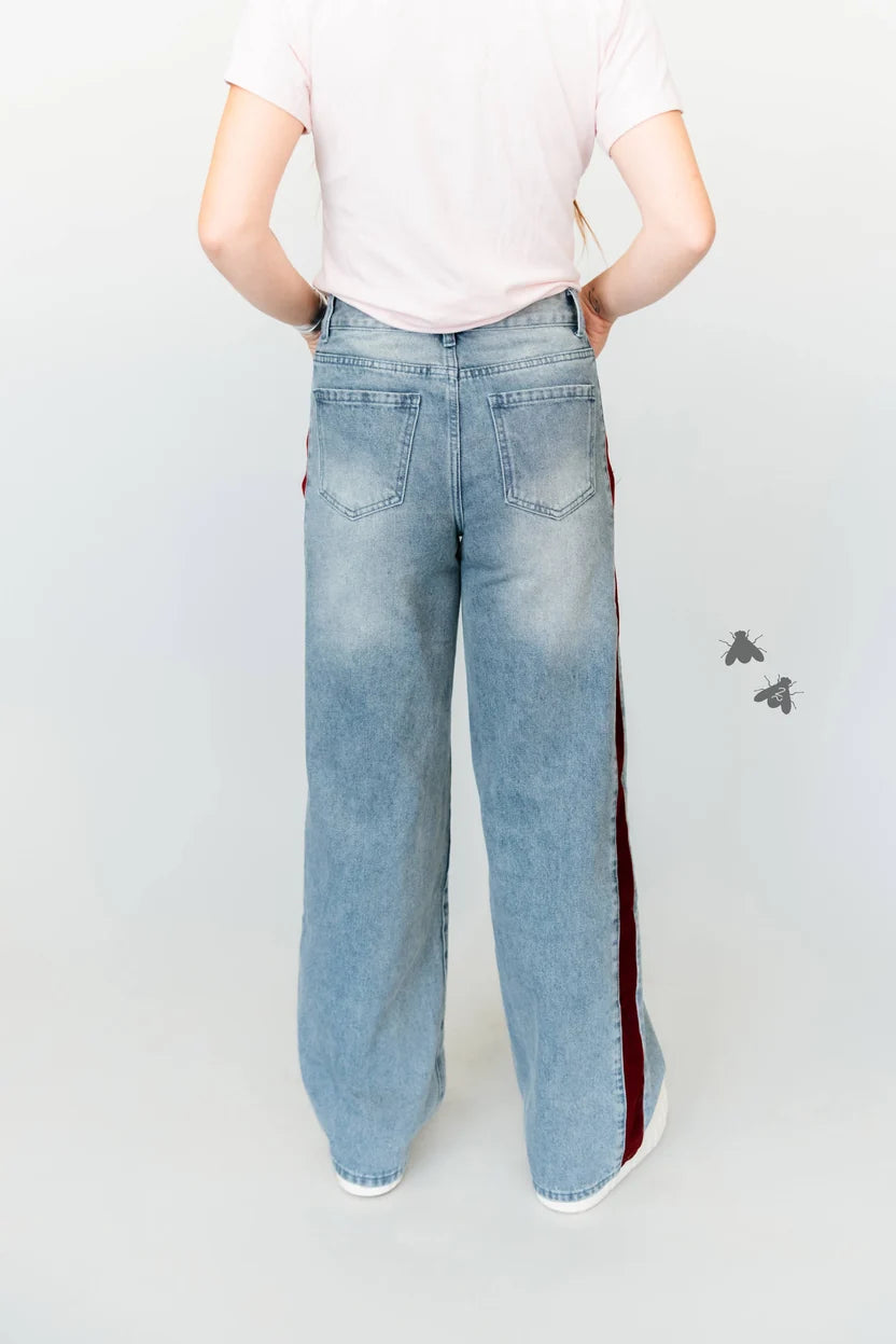 OUT OF LINE JEANS