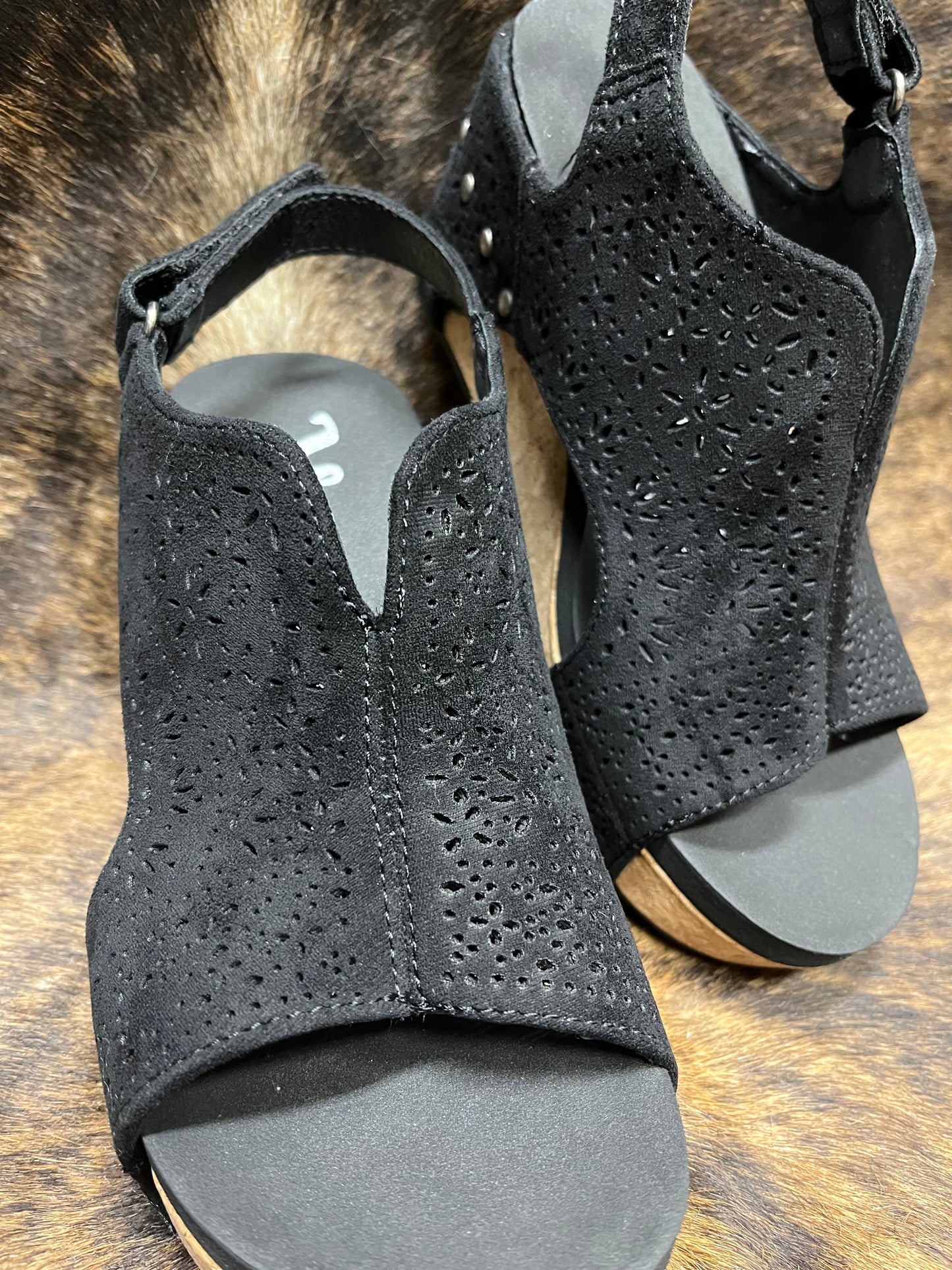 Very G Free Fly Black Wedge Sandal