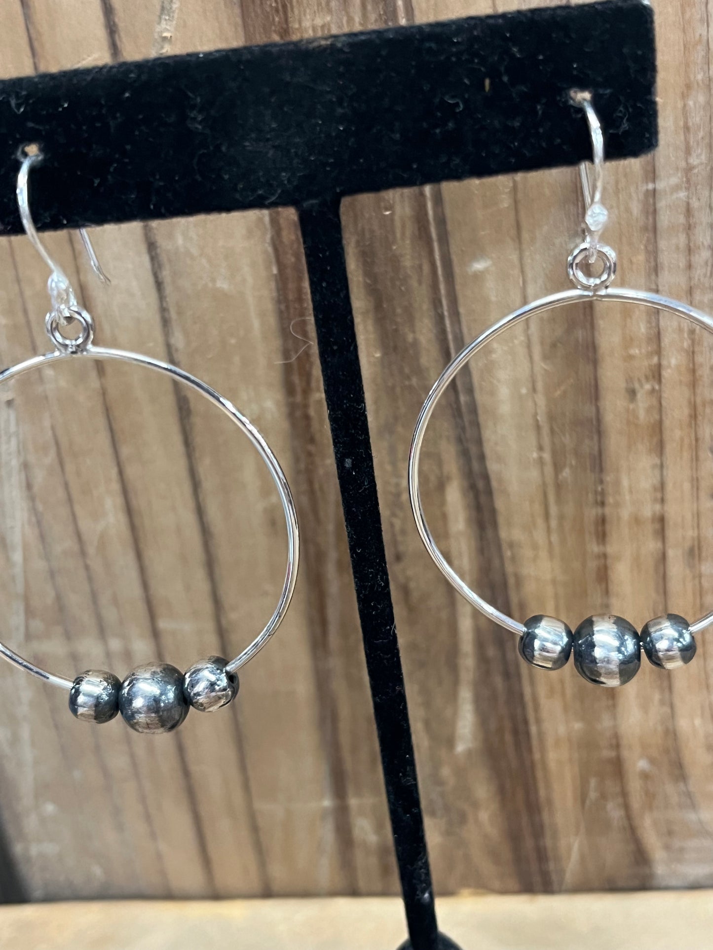 Med Navajo Pearl Hoops