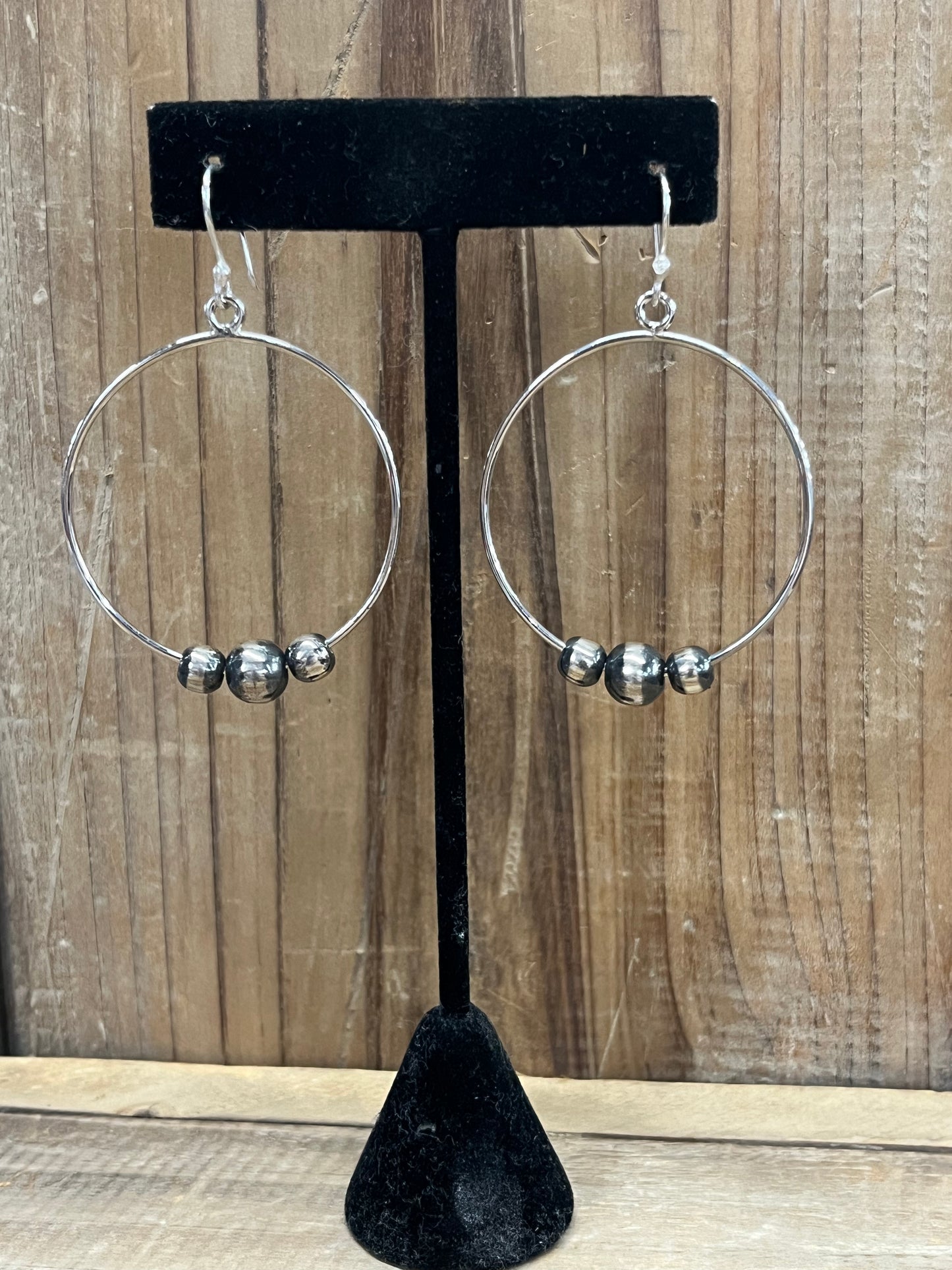 Med Navajo Pearl Hoops